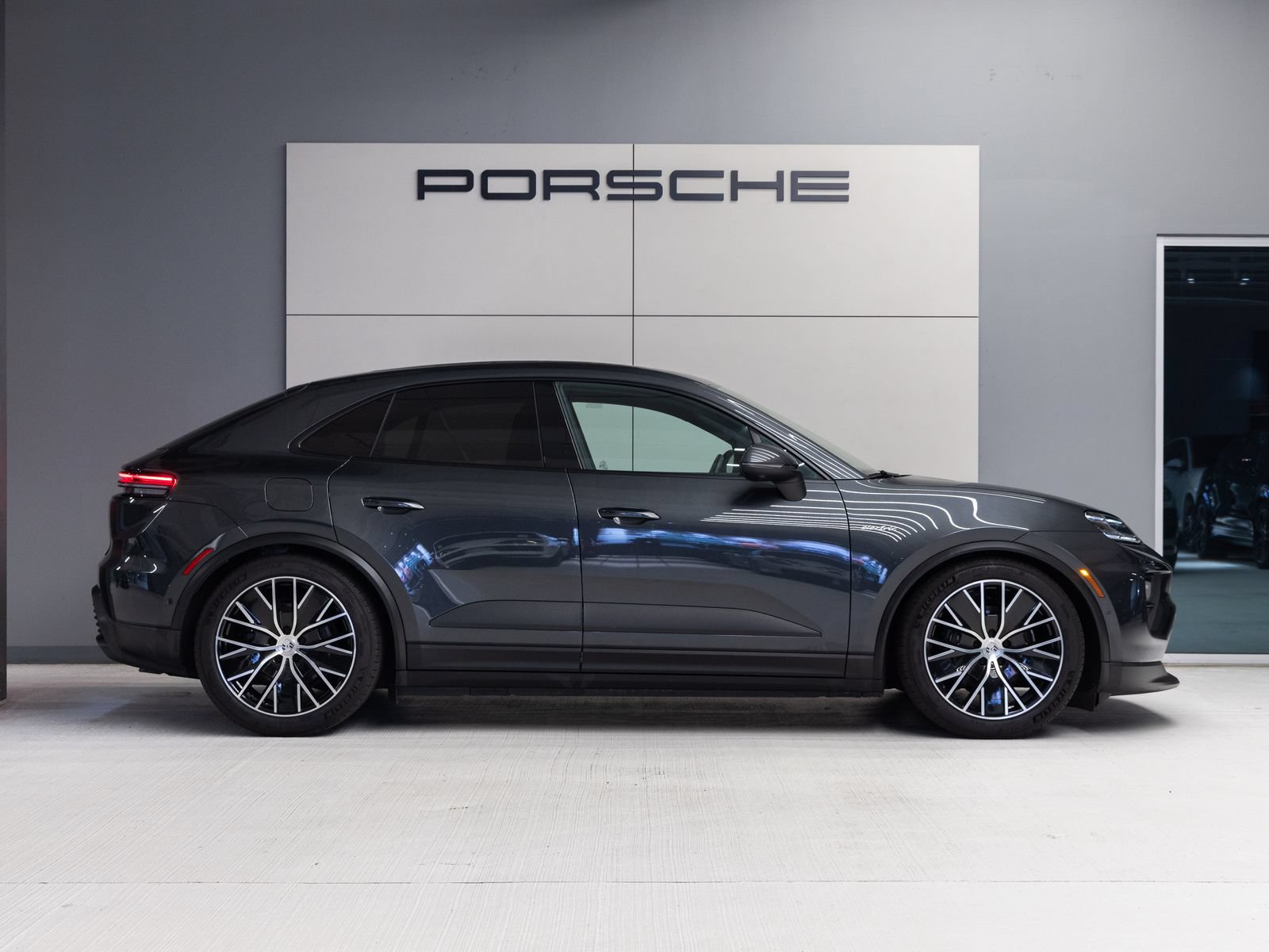 Certified 2025 Porsche Macan Electric RWD image 8