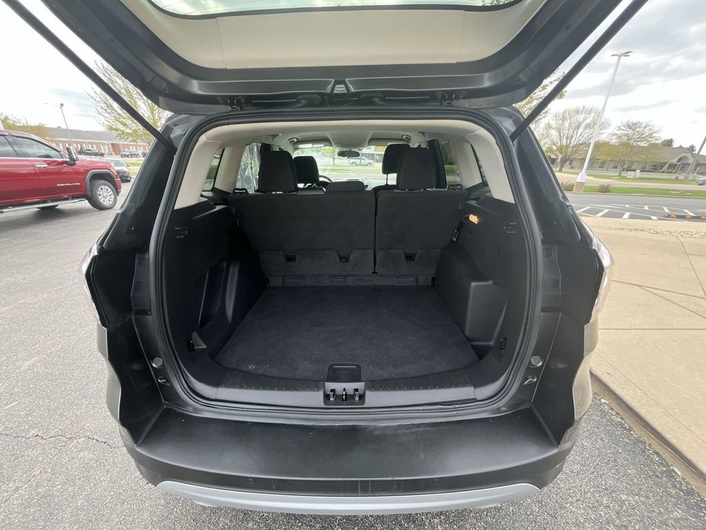 Used 2017 Ford Escape SE w/ Equipment Group 201A FWD image 19