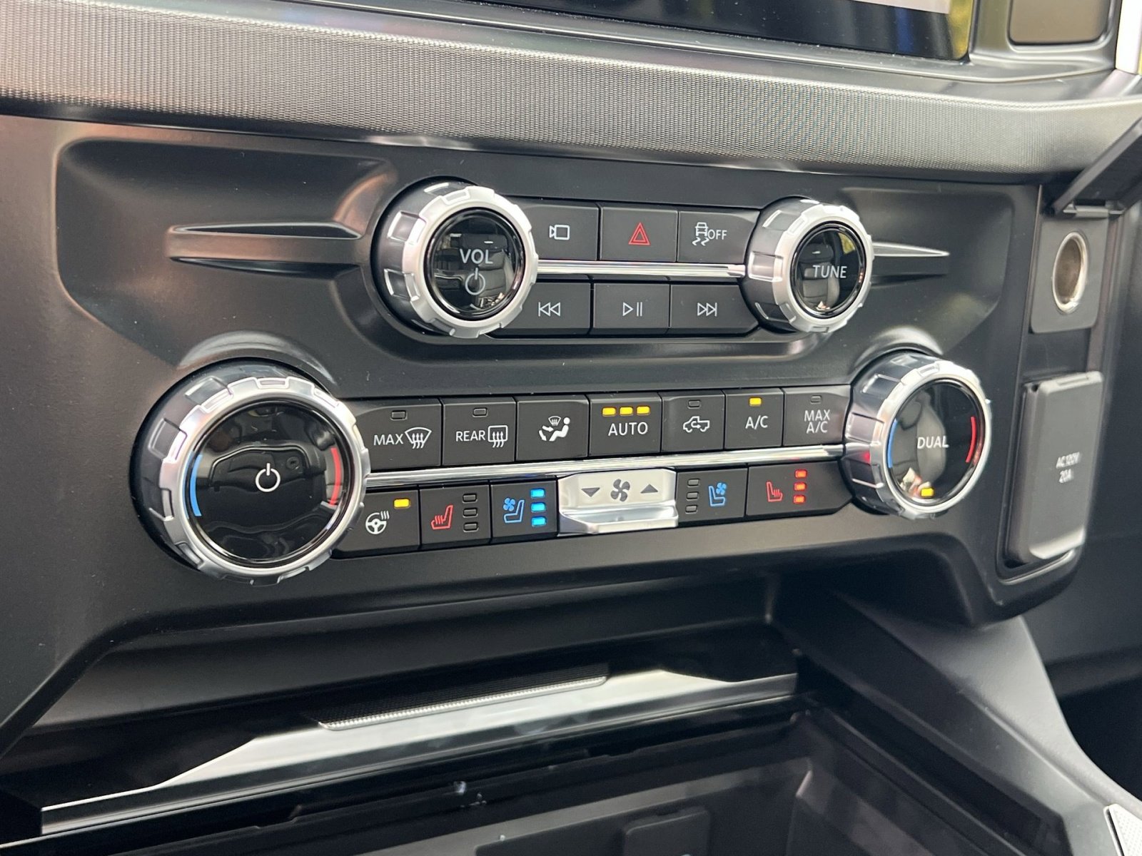 New 2026 Ford F450 Platinum w/ FX4 Off-Road Package image 20