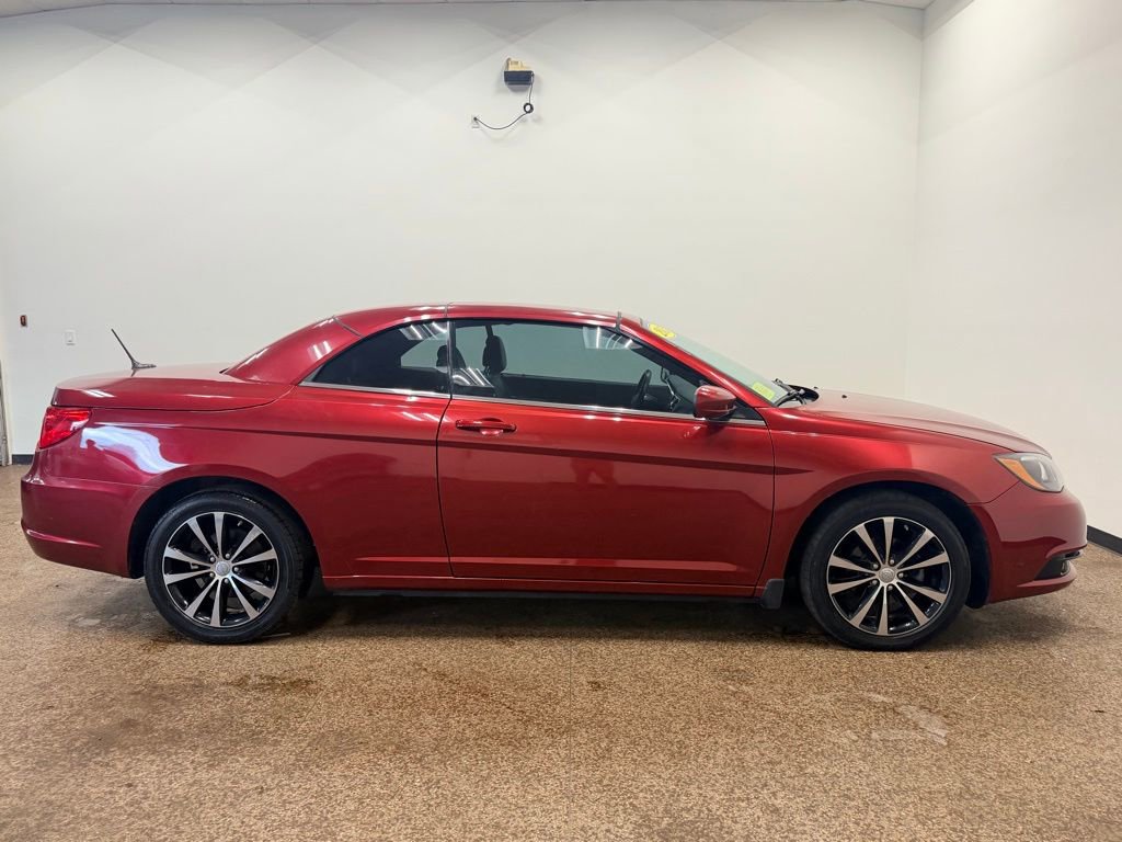 Used 2013 Chrysler 200 S FWD image 6