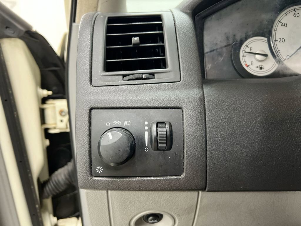 Used 2006 Chrysler 300 image 12