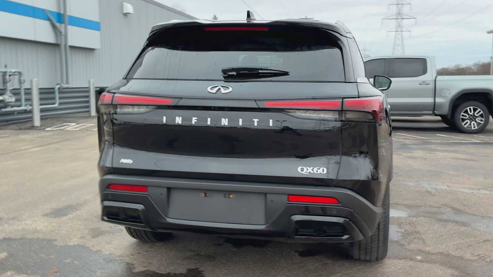 Used 2023 INFINITI QX60 Luxe image 3