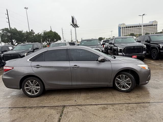 Used 2015 Toyota Camry SE w/ Moonroof Package FWD image 4