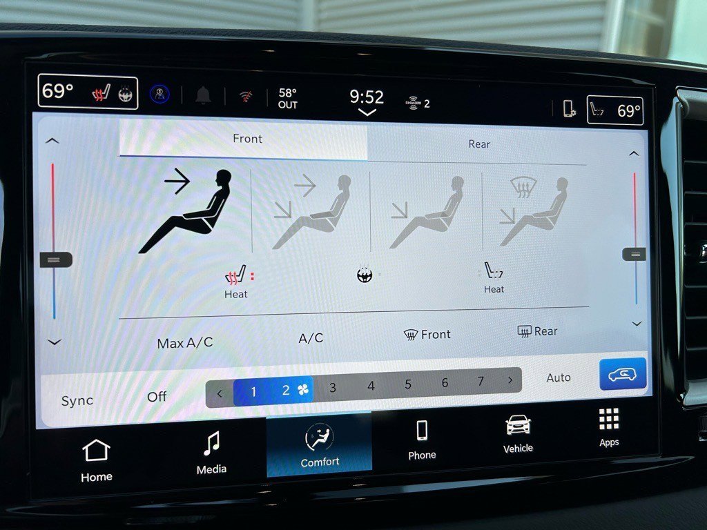 New 2025 Chrysler Voyager LX image 25