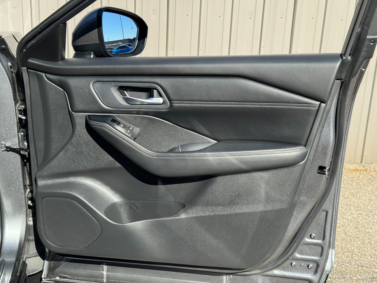 Used 2024 Nissan Rogue SV w/ SV Premium Package FWD image 39
