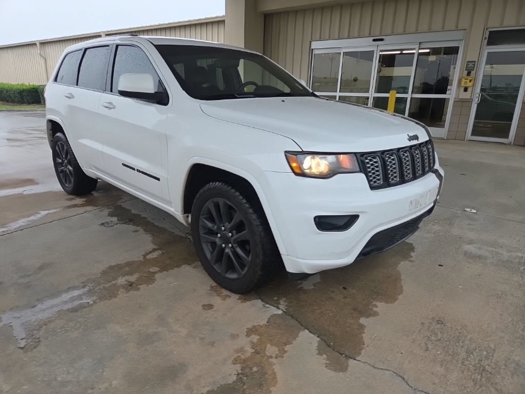 Used 2019 Jeep Grand Cherokee Altitude AWD/4WD image 9