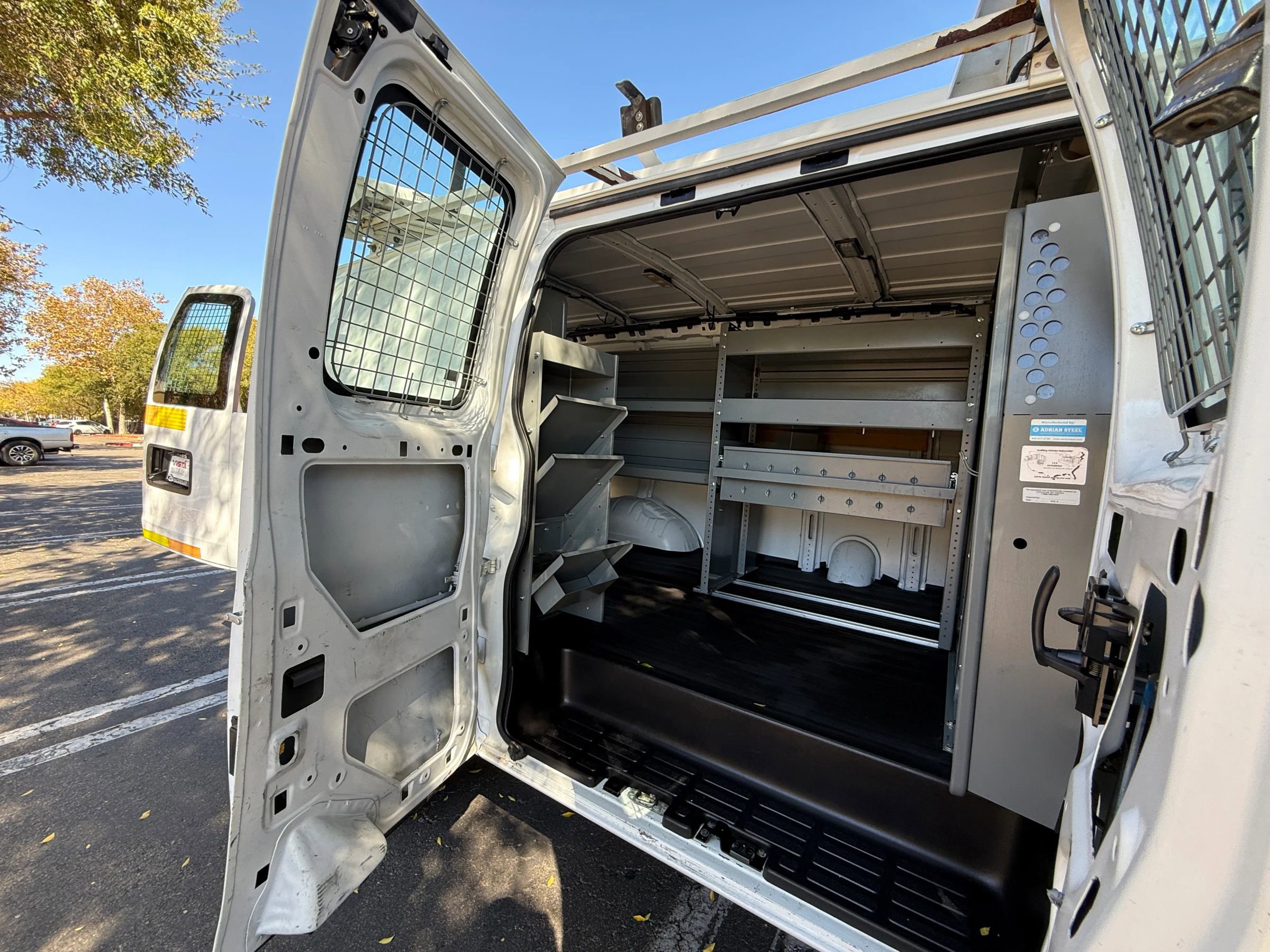 Used 2015 Chevrolet Express 2500 image 25