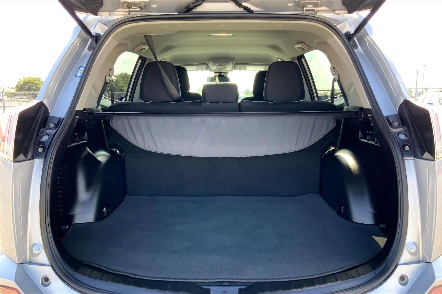 Used 2017 Toyota RAV4 LE FWD image 34