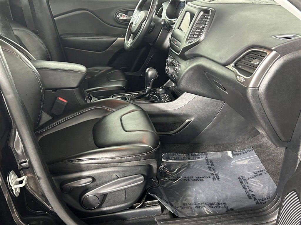 Used 2020 Jeep Cherokee Latitude Plus w/ Comfort/Convenience Group image 25