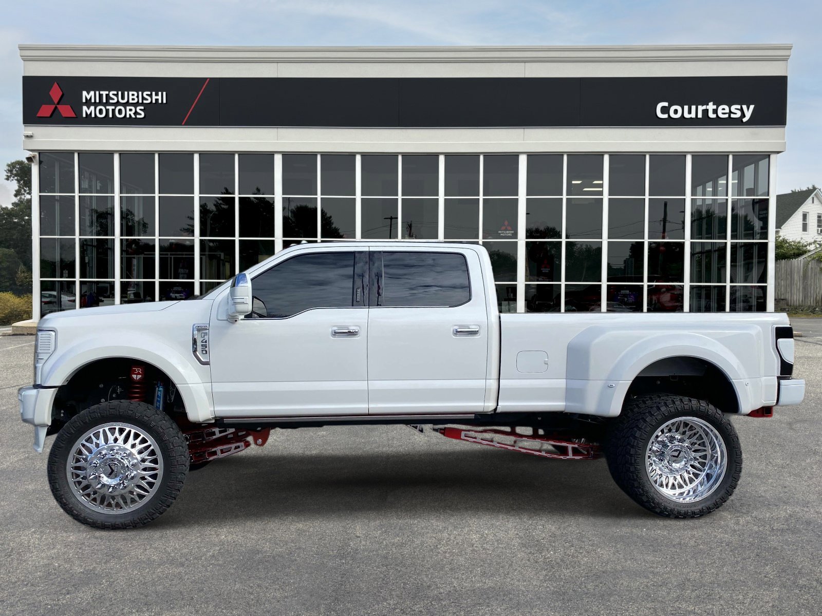 Used 2022 Ford F450 Platinum w/ FX4 Off-Road Package image 2