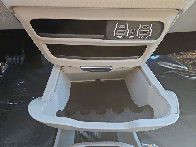 Used 2024 Chrysler Pacifica Touring-L FWD image 21