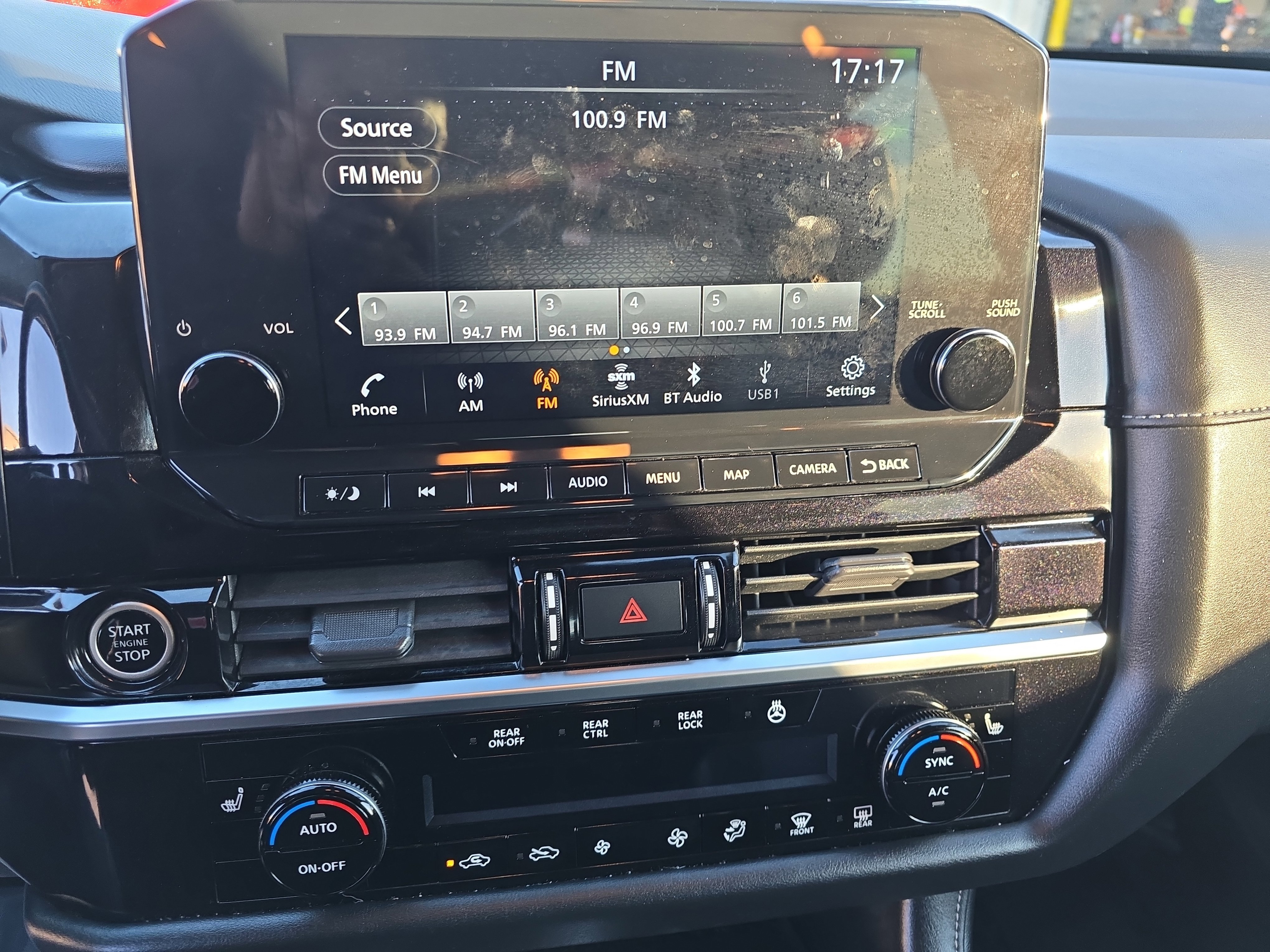 Used 2022 Nissan Pathfinder SL w/ SL Black Package image 22