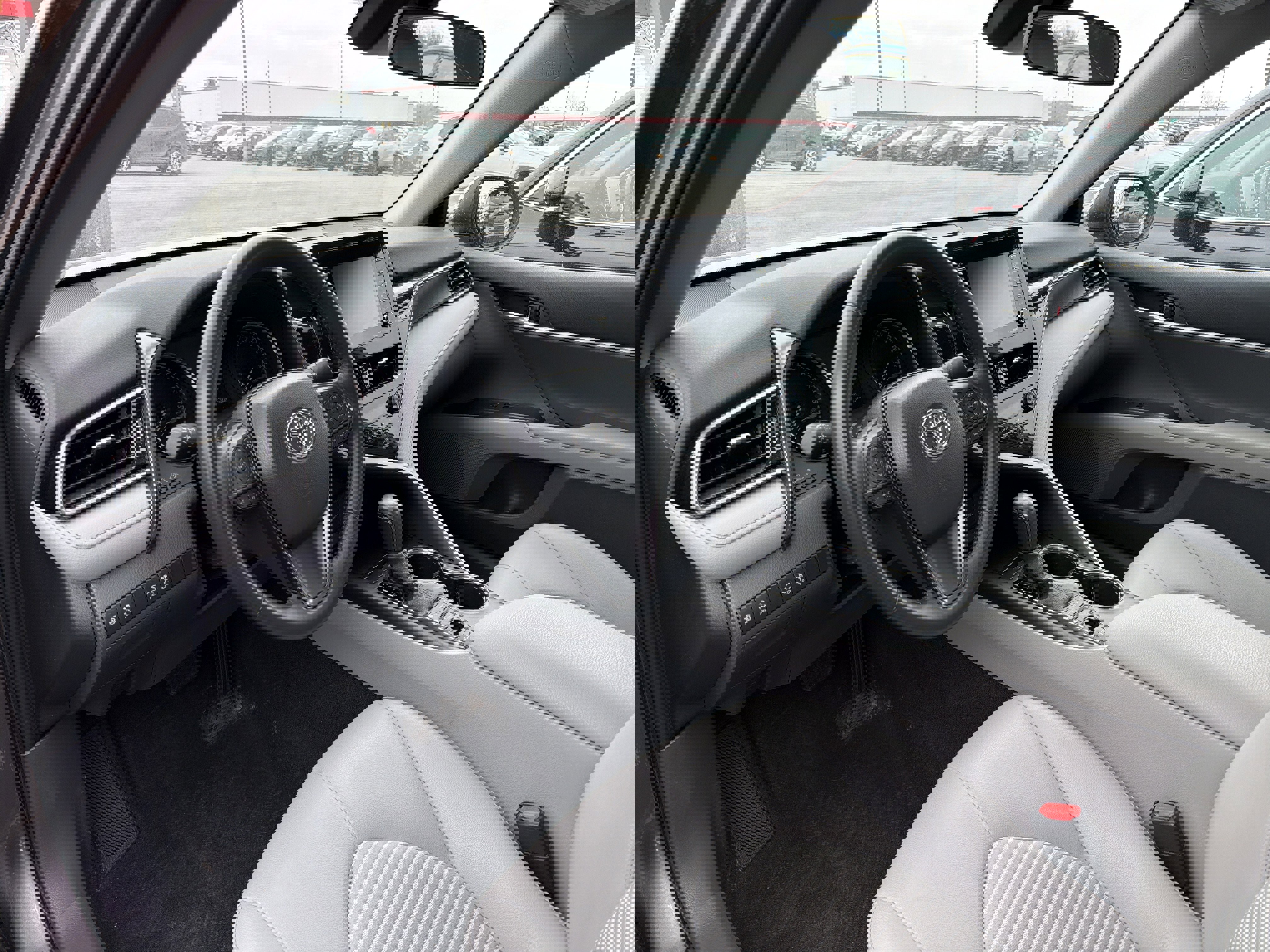 Used 2024 Toyota Camry SE image 8