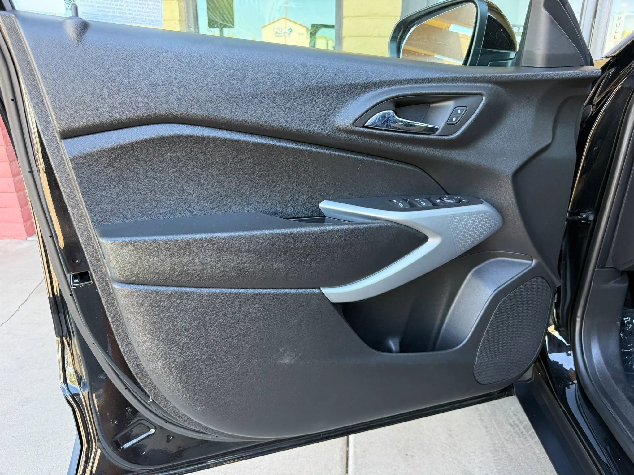 Used 2024 Chevrolet Trax RS FWD image 18