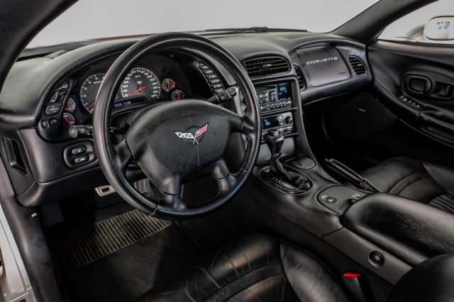 Used 2004 Chevrolet Corvette Coupe w/ Preferred Equipment Group RWD image 11
