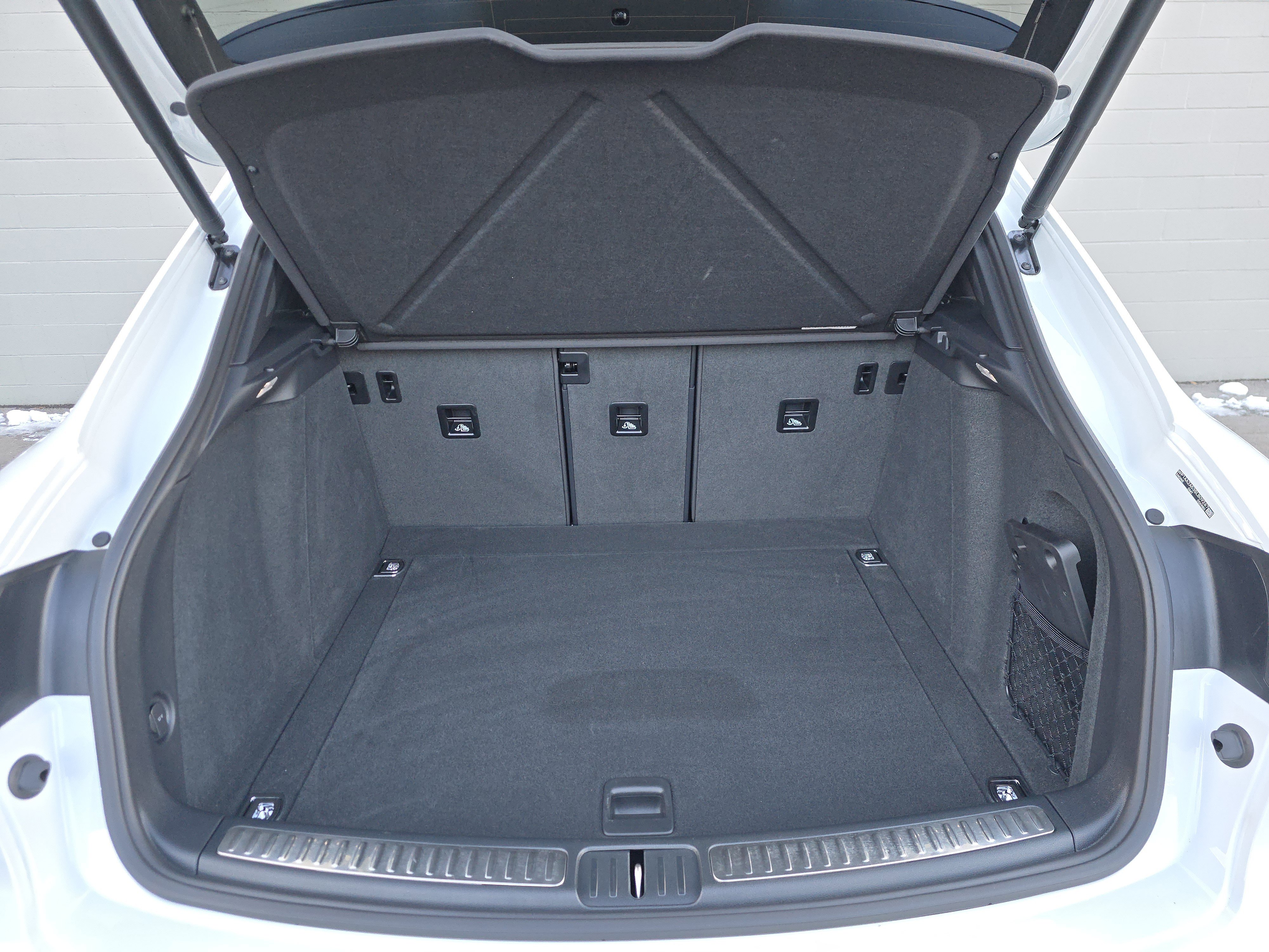 Certified 2025 Porsche Macan image 15