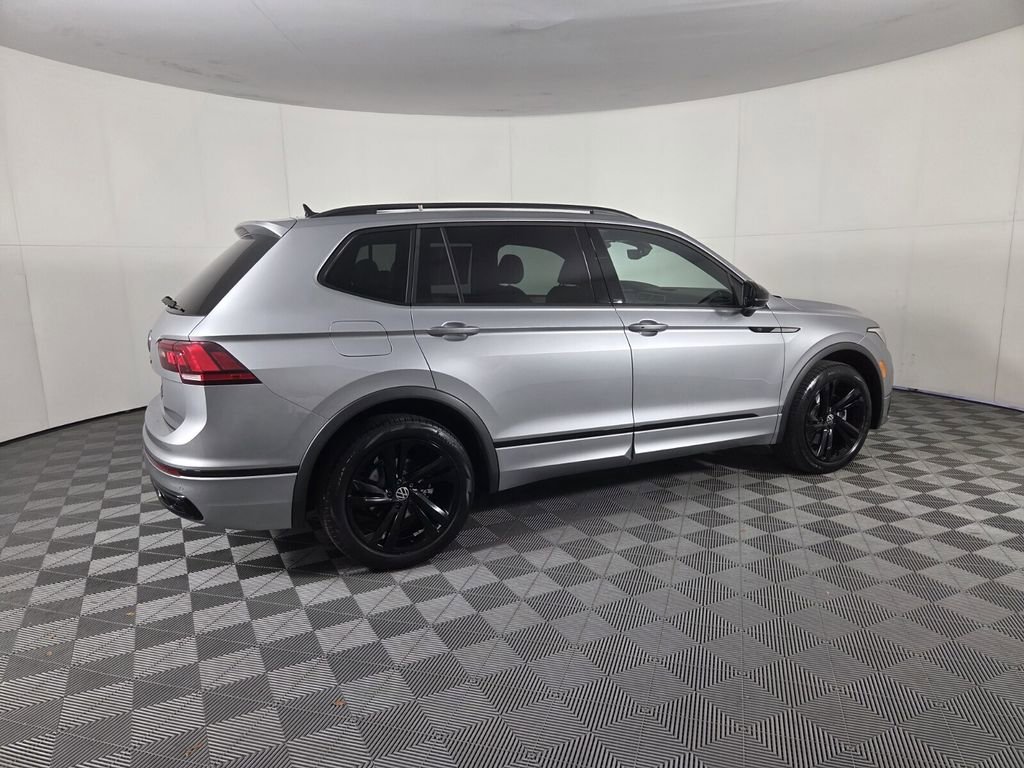 Used 2023 Volkswagen Tiguan SE R-Line FWD image 5