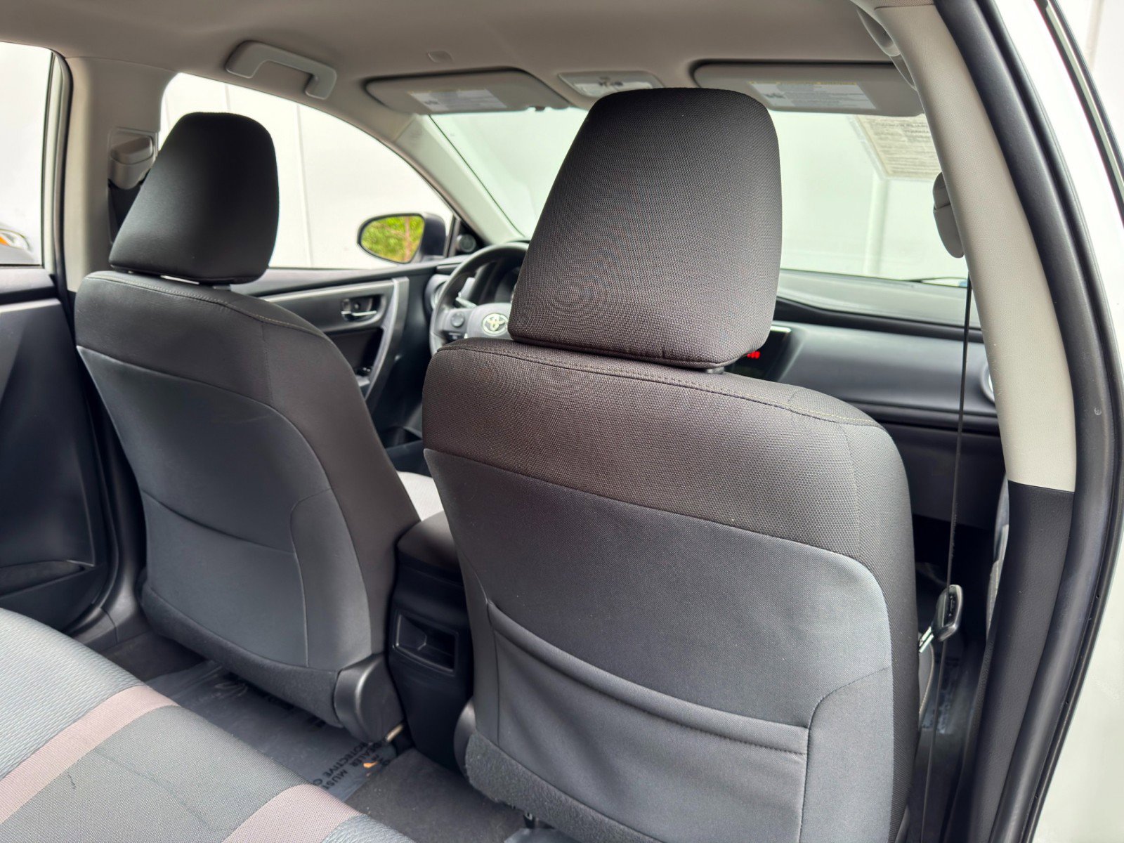 Used 2019 Toyota Corolla LE w/ Carpet Mat Package (TMS) FWD image 28