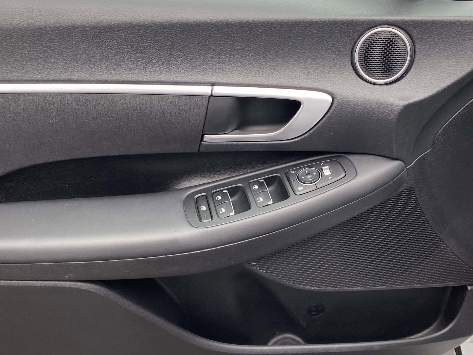 Used 2021 Hyundai Sonata SE w/ Preferred Accessory Package image 15