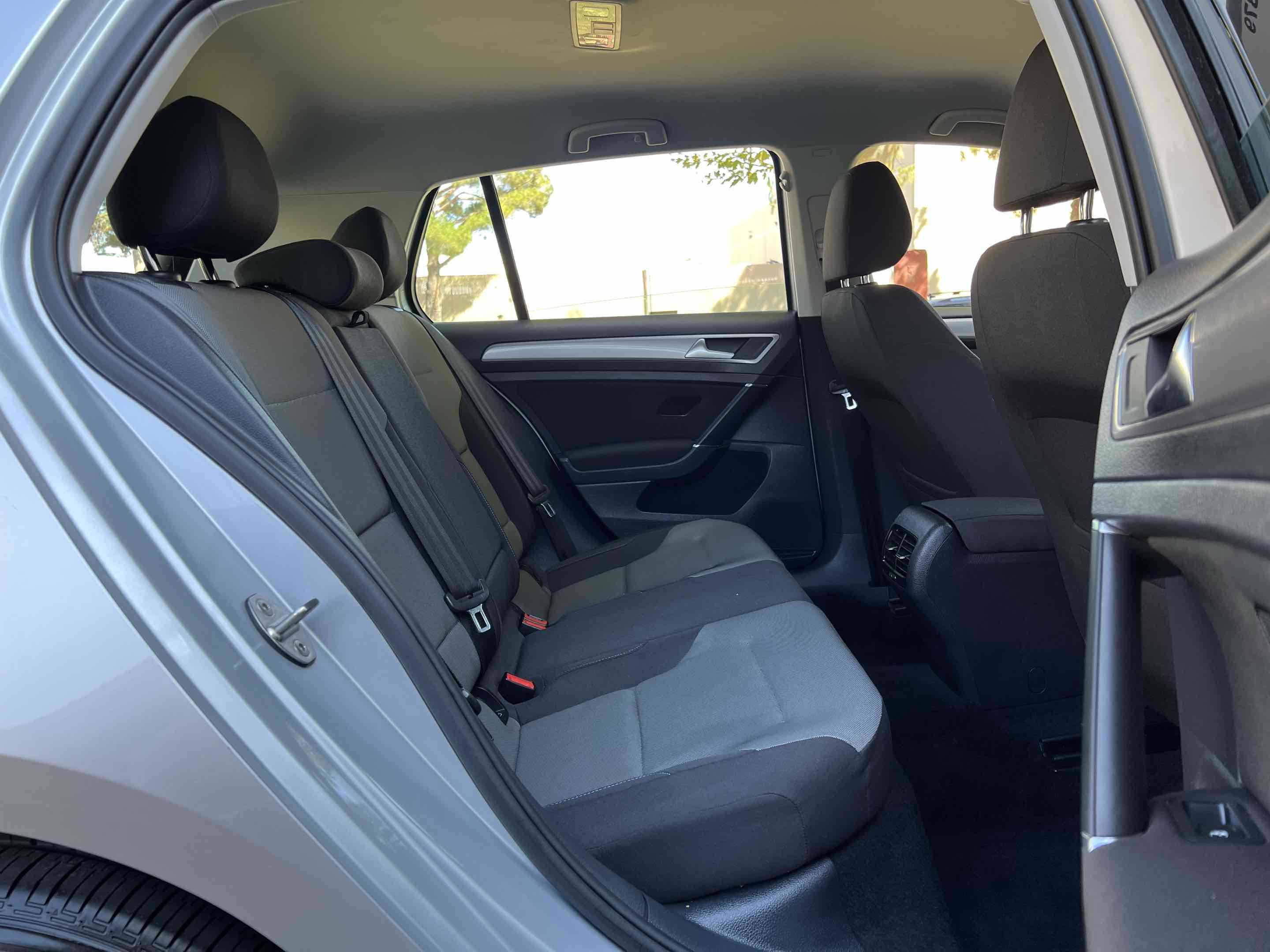 Used 2016 Volkswagen e-Golf SE w/ DC Fast Charging Package image 36