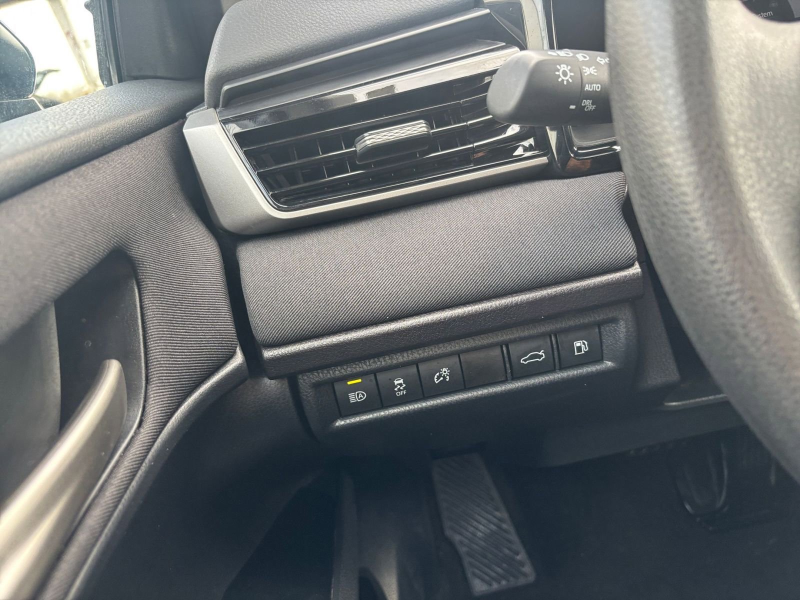 Used 2025 Toyota Camry LE image 33