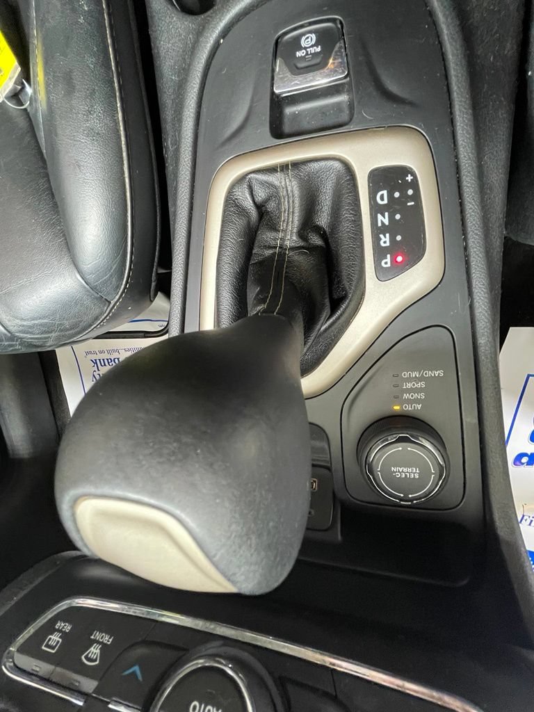 Used 2017 Jeep Cherokee Limited AWD/4WD image 20