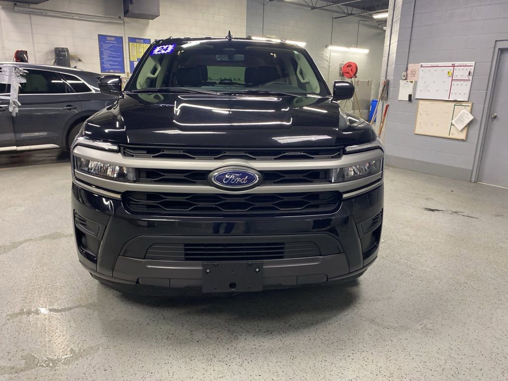 Used 2024 Ford Expedition Max XLT image 2