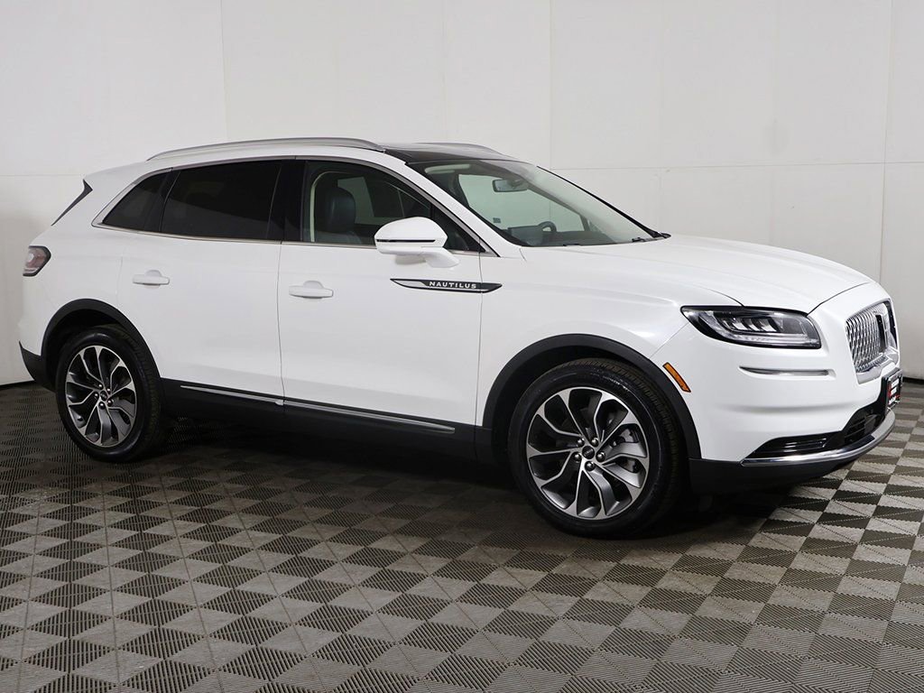 Used 2022 Lincoln Nautilus Reserve image 16