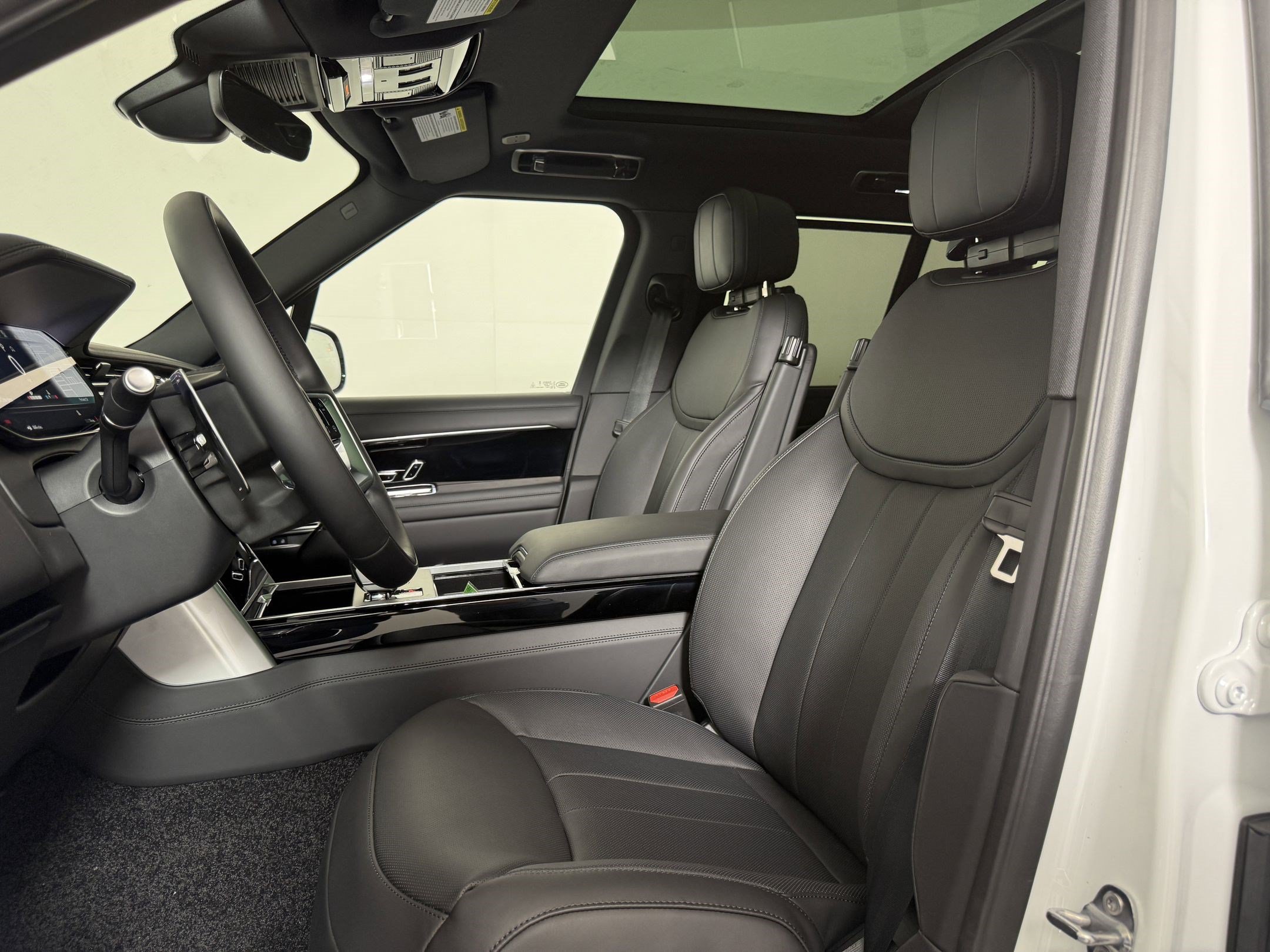 New 2026 Land Rover Range Rover SE AWD/4WD image 3
