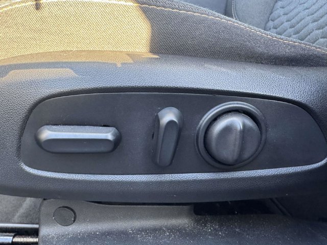 Used 2018 Chevrolet Equinox LT FWD image 24