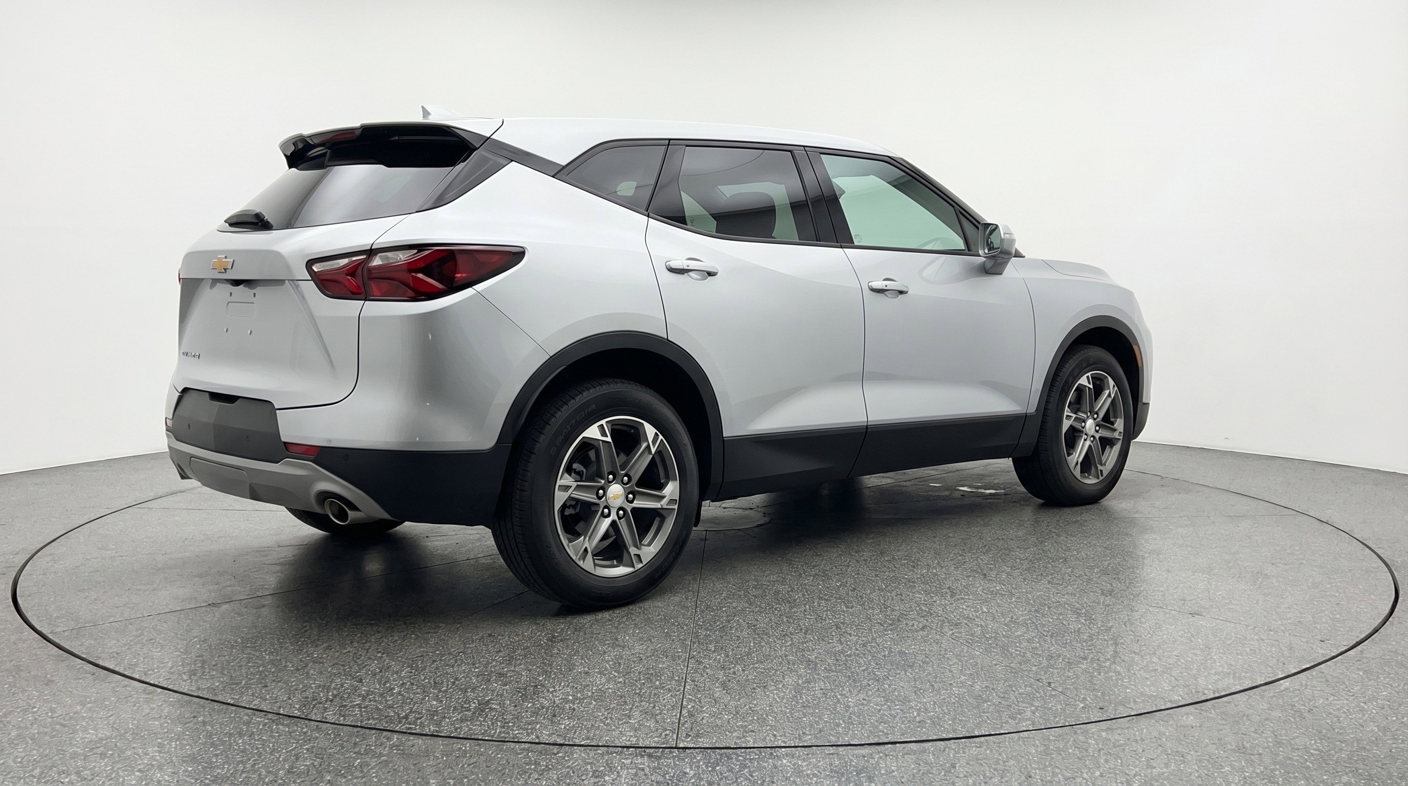 Used 2025 Chevrolet Blazer LT FWD image 9