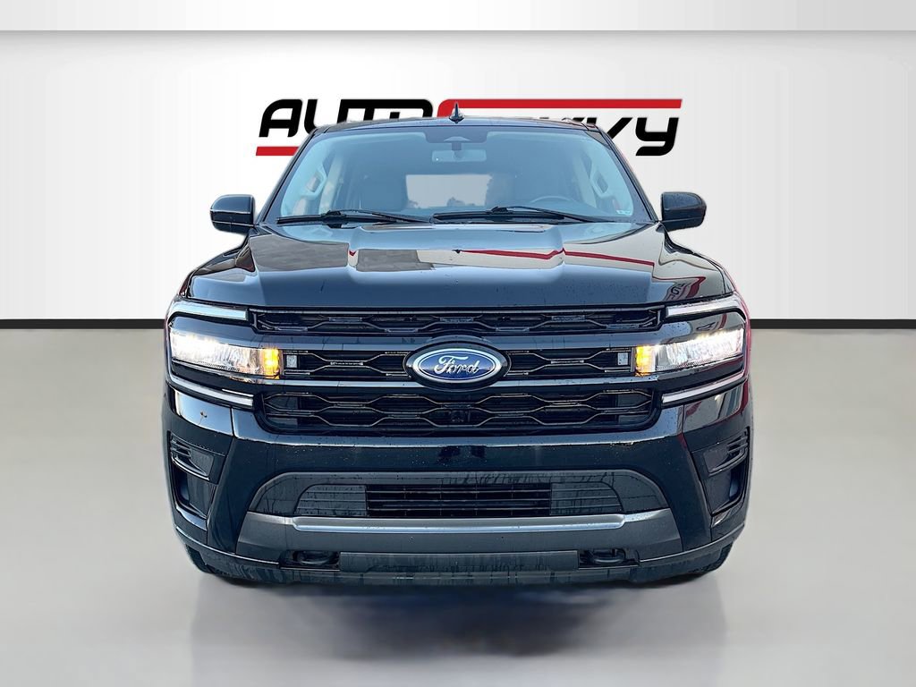 Used 2022 Ford Expedition XLT AWD/4WD image 2