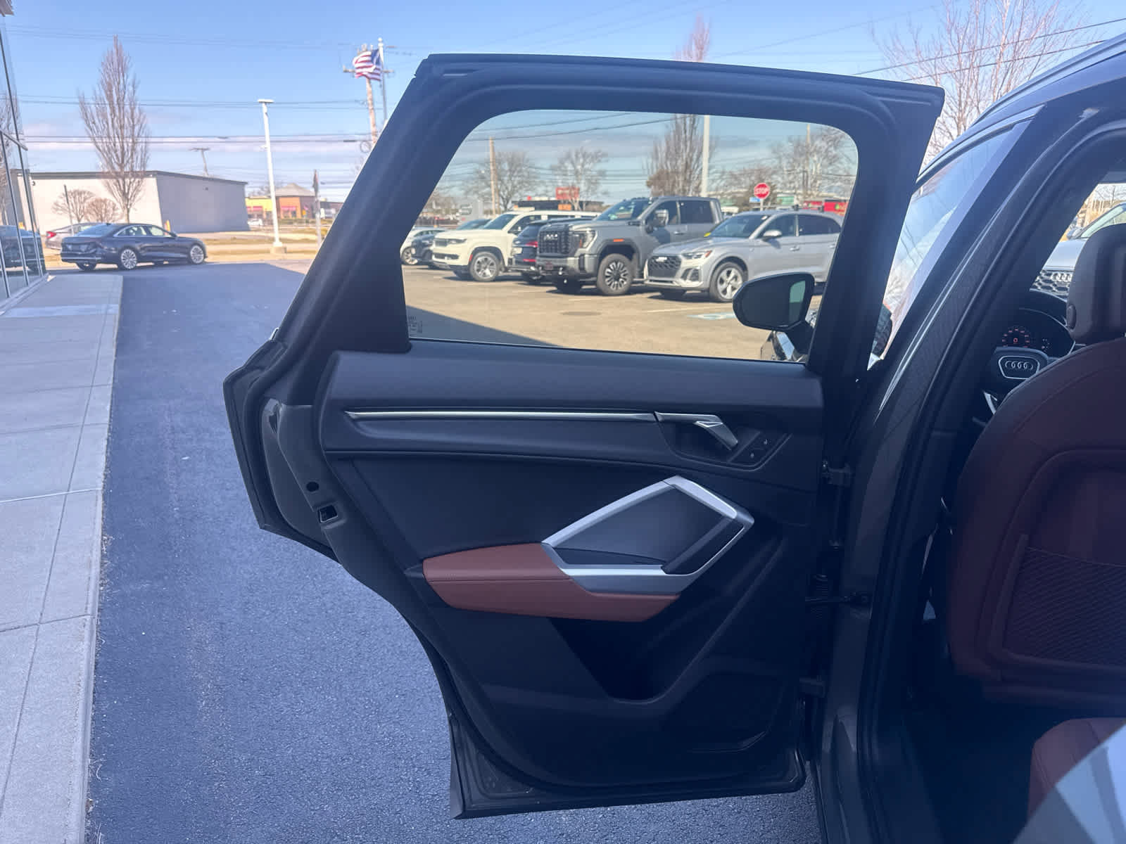 Used 2025 Audi Q3 2.0T Premium w/ Convenience Package image 16