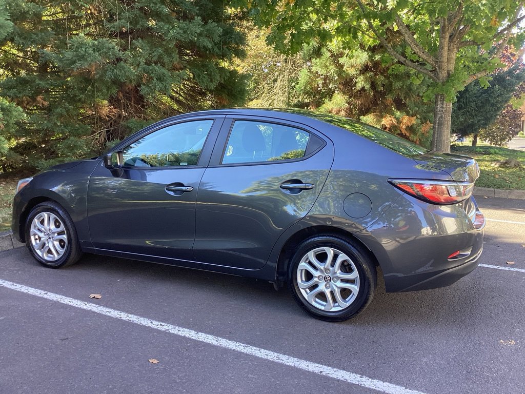 Used 2016 Scion iA FWD image 8