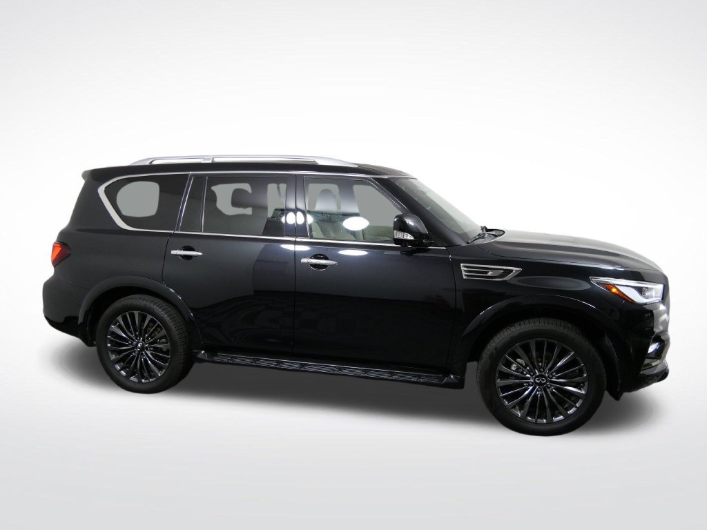 Used 2024 INFINITI QX80 Sensory AWD/4WD image 2