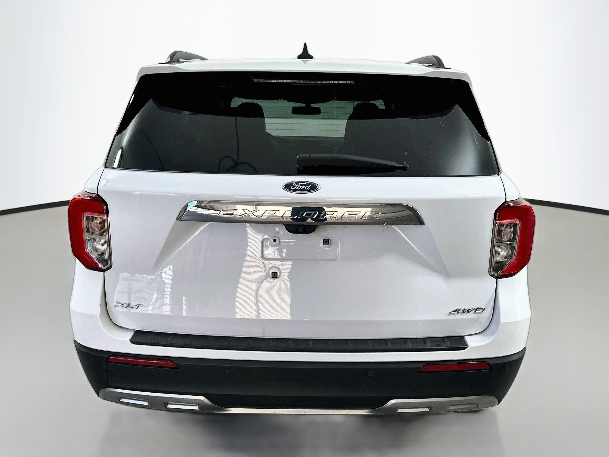Used 2021 Ford Explorer XLT w/ Equipment Group 202A AWD/4WD image 6
