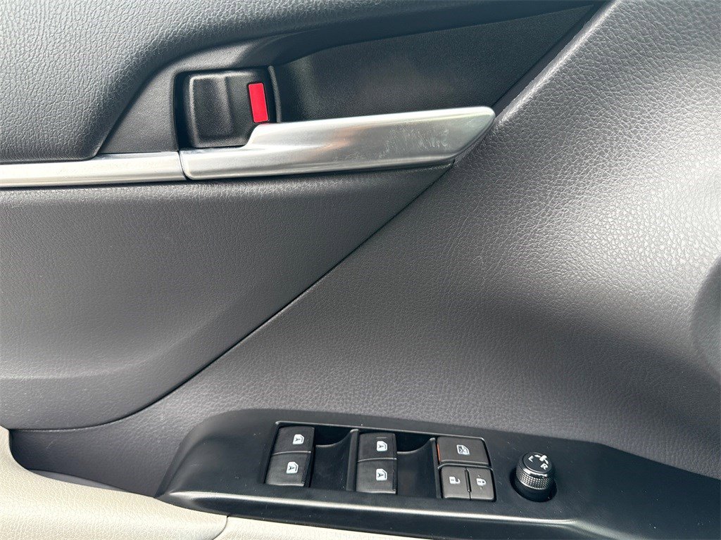 Used 2019 Toyota Camry LE image 18