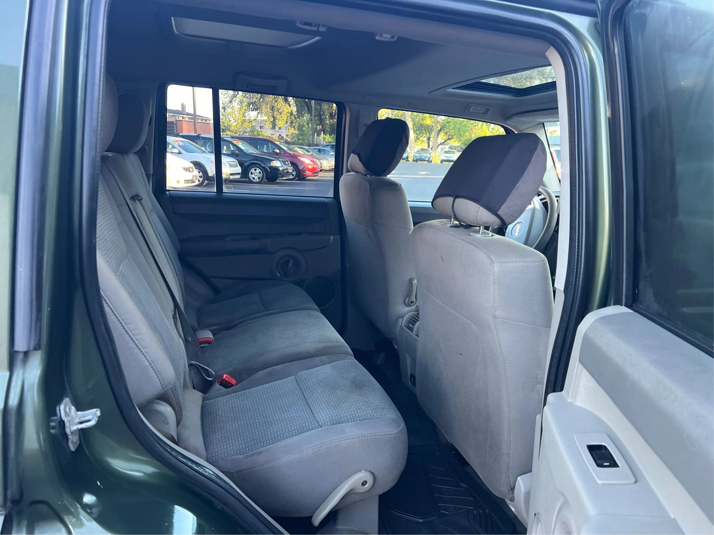 Used 2008 Jeep Commander Sport image 26