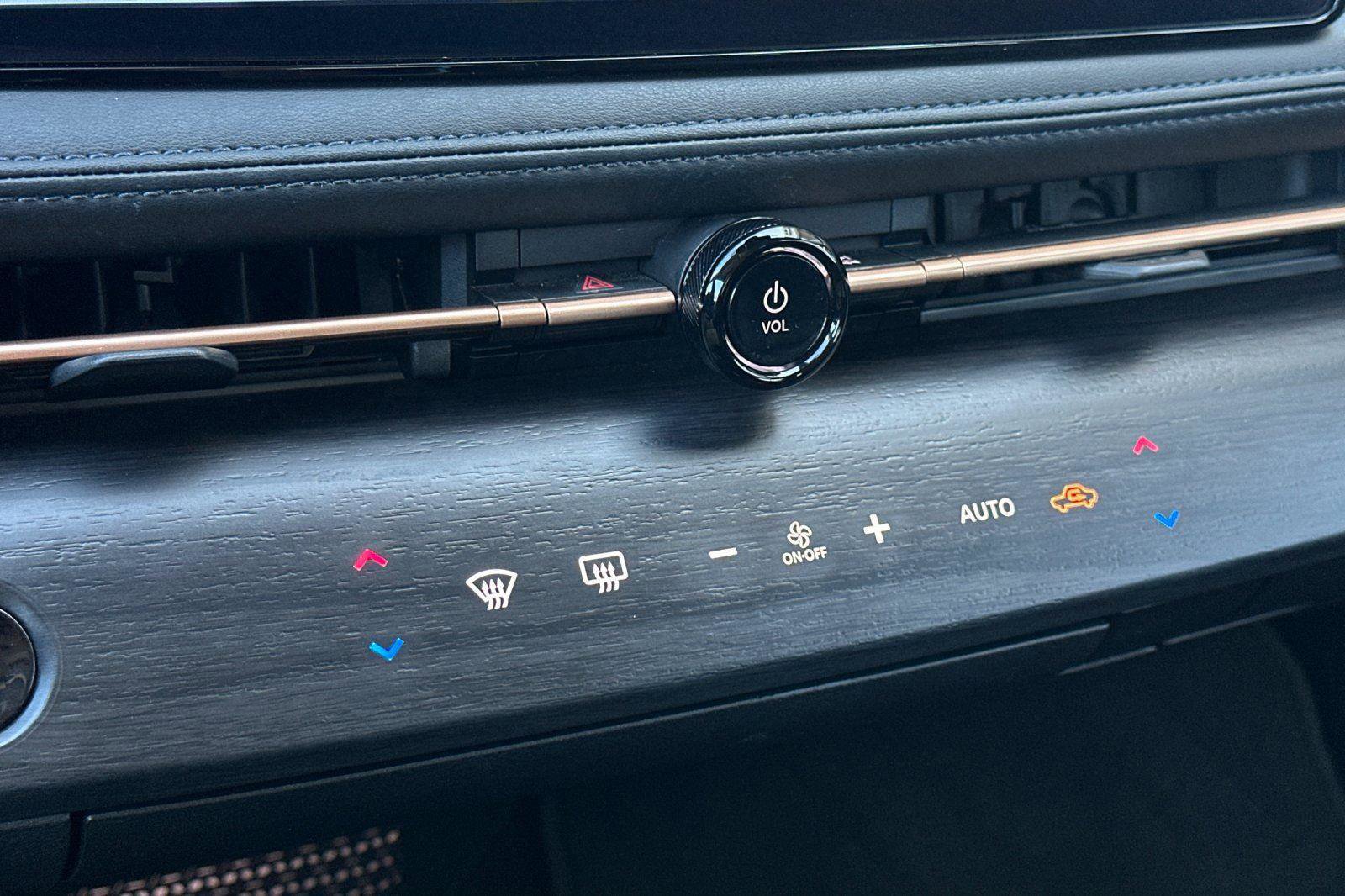 Used 2023 Nissan Ariya AWD image 23