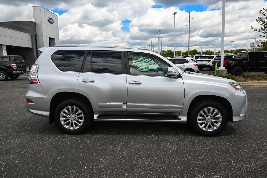 Used 2017 Lexus GX 460 Premium w/ Premium Package AWD/4WD image 3