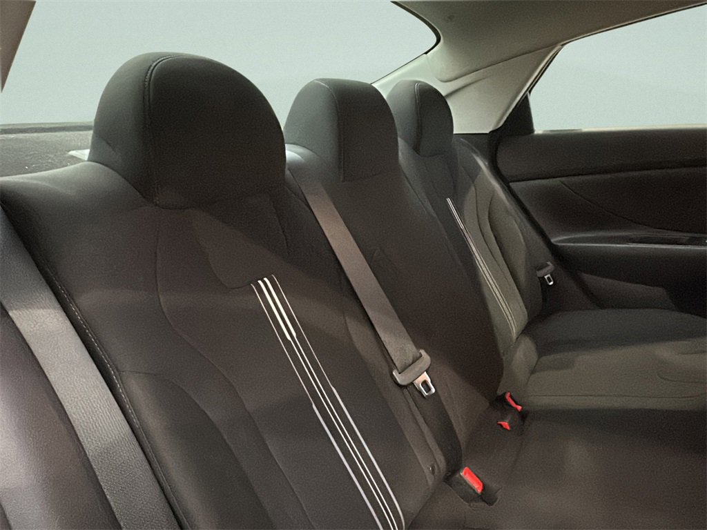 Used 2023 Hyundai Elantra Blue image 13