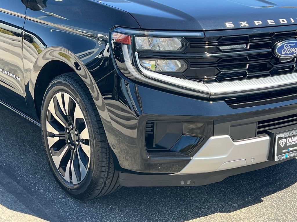 Used 2025 Ford Expedition Platinum w/ Driver's Package AWD/4WD image 14