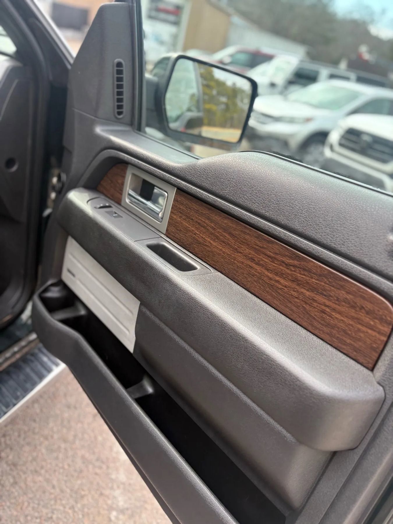 Used 2014 Ford F150 Lariat w/ Equipment Group 502A Luxury image 27