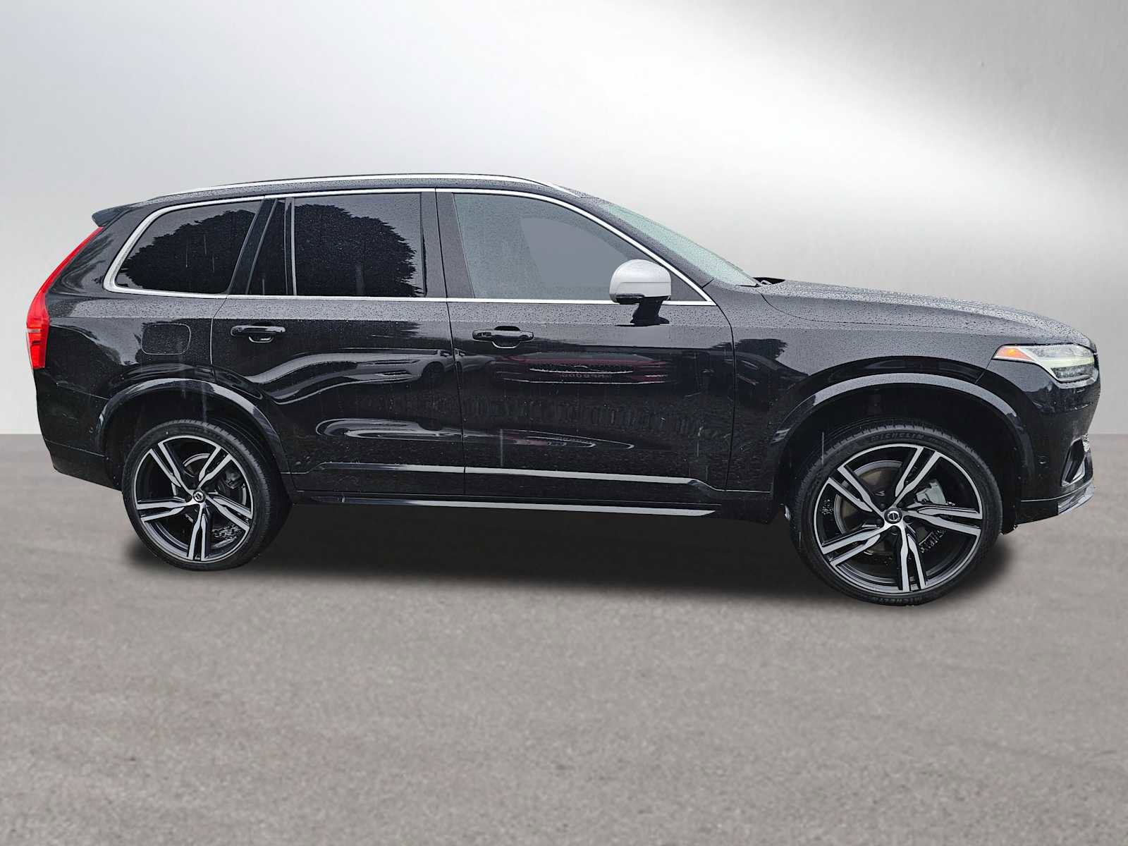 Used 2017 Volvo XC90 T6 R-Design w/ Vision Package image 2
