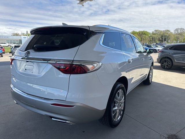 Used 2024 Buick Enclave Essence w/ Experience Buick Package FWD image 4
