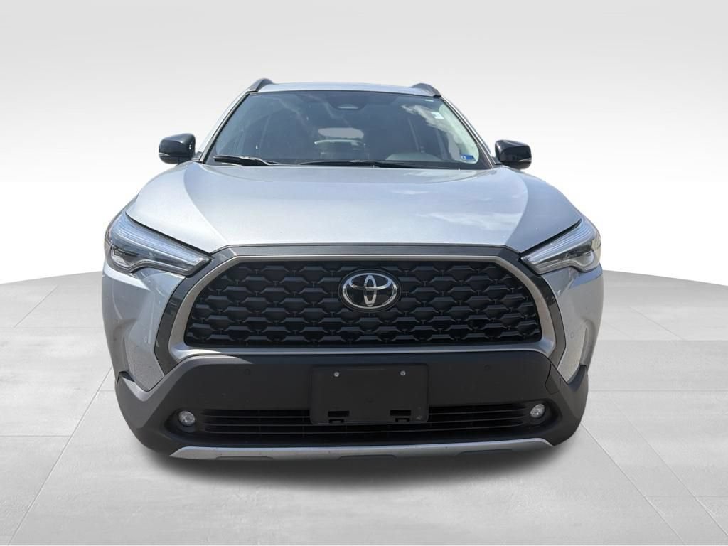 Used 2025 Toyota Corolla Cross XLE FWD image 47