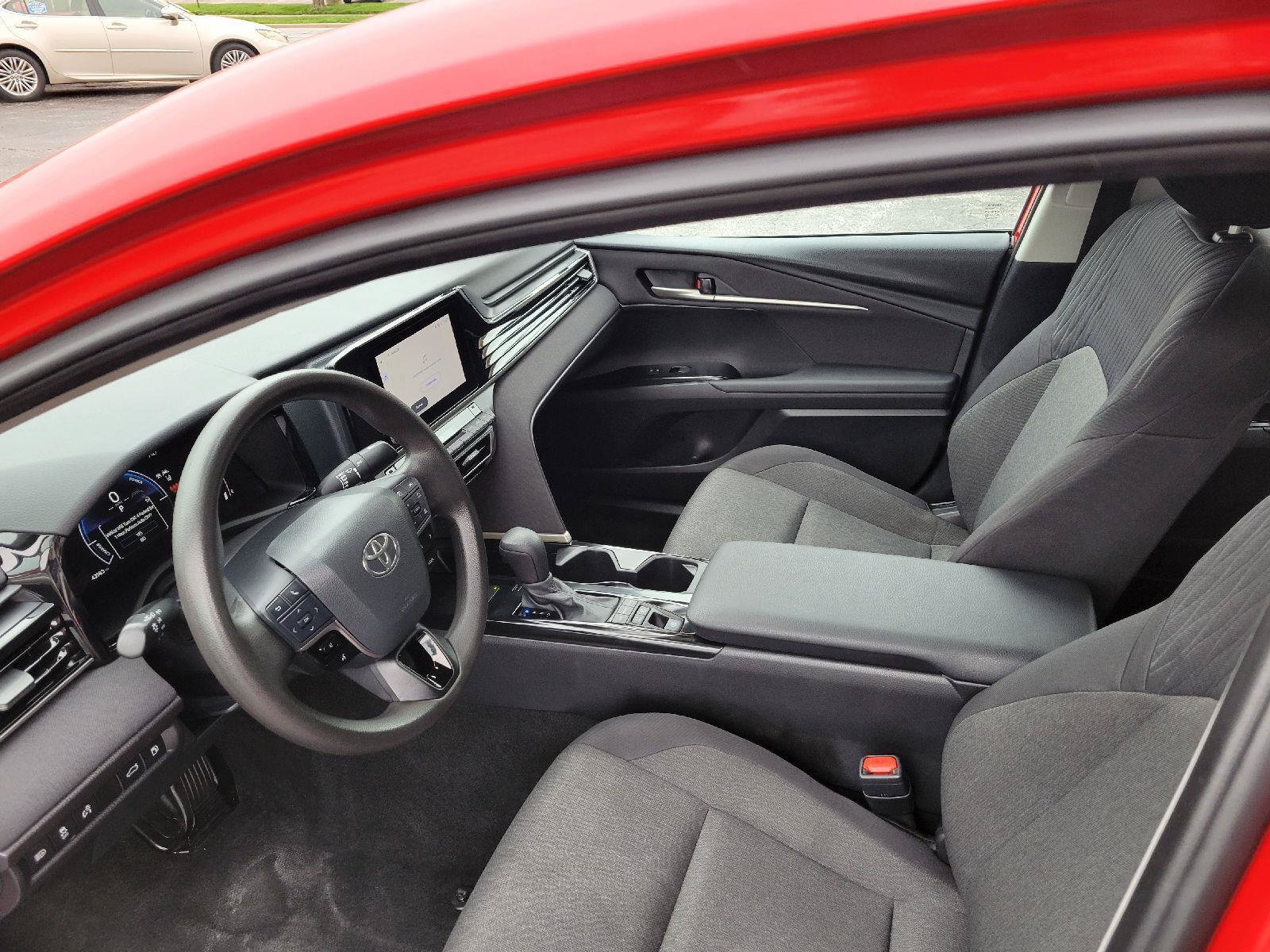 Used 2025 Toyota Camry LE FWD image 5
