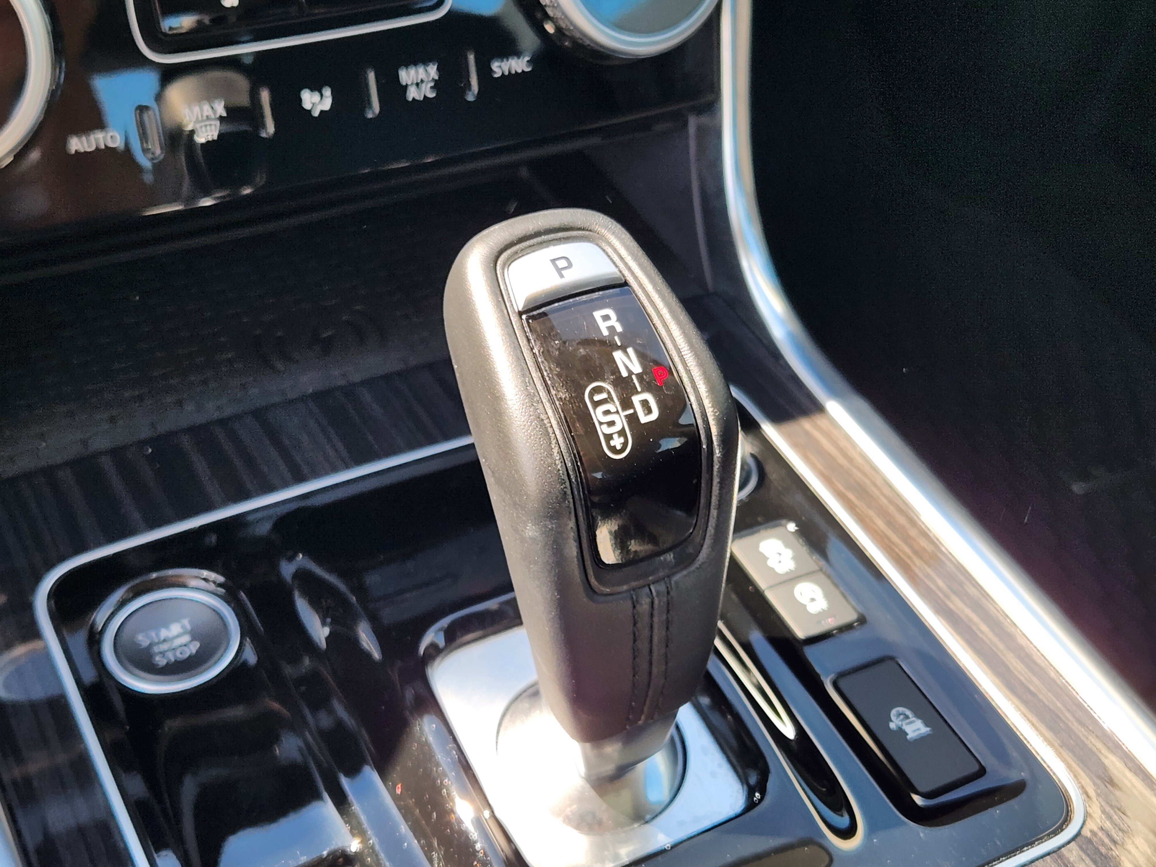 Used 2020 Jaguar XE S AWD/4WD image 23