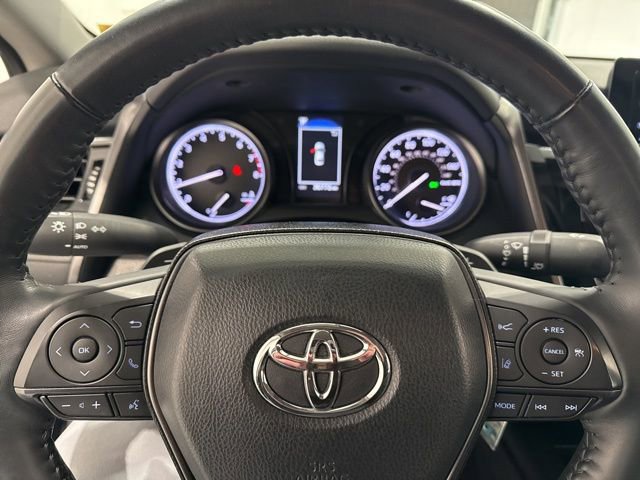 Used 2024 Toyota Camry SE image 14