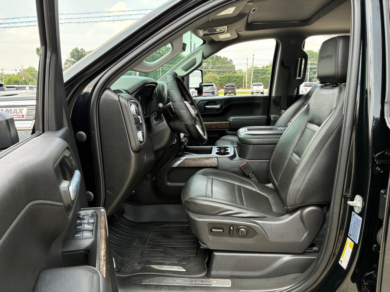 Used 2021 GMC Sierra 3500 Denali w/ Denali Ultimate Package AWD/4WD image 13